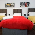 Shaftesbury Apartment *