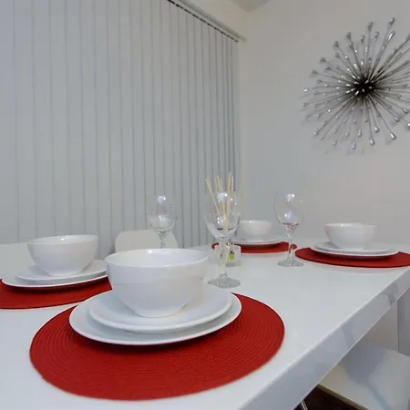 Shaftesbury Apartment *