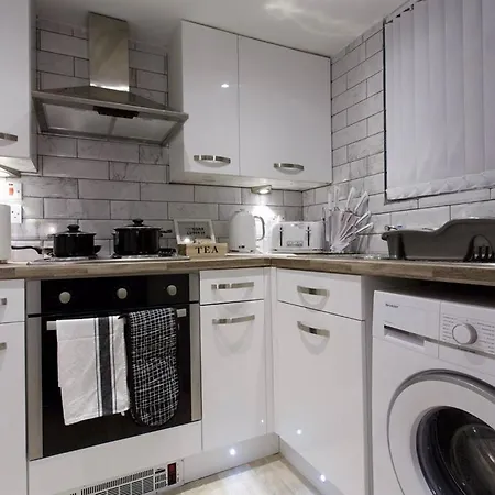 Shaftesbury Apartment