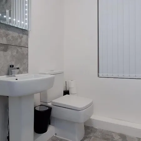 Shaftesbury Apartment