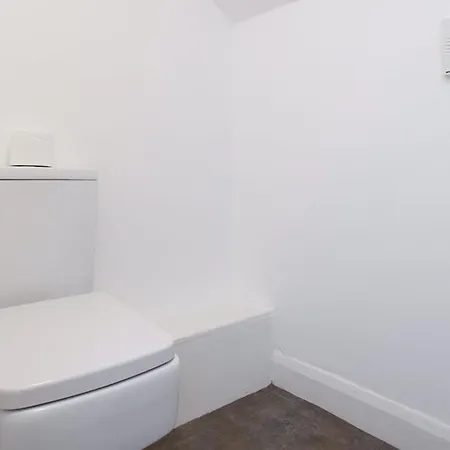 Shaftesbury Apartment *