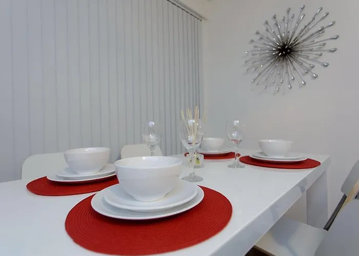 Shaftesbury Apartment *