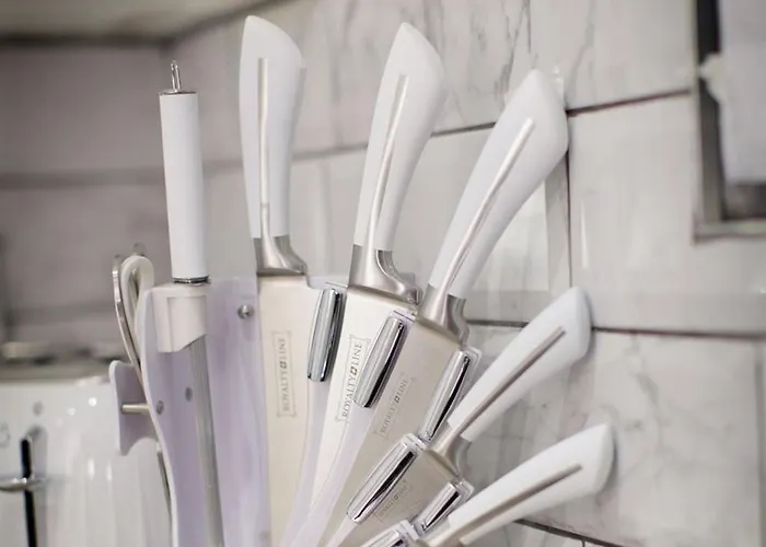 Shaftesbury * Leeds (West Yorkshire)